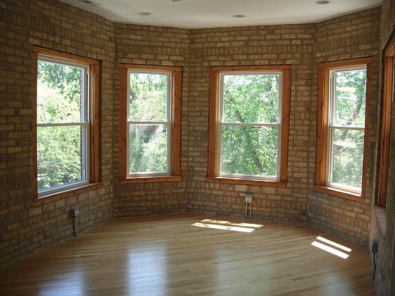 3rd image of 1342 W Greenleaf Ave APT 1G