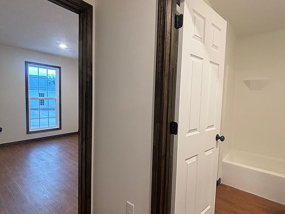 5th image of 1581 White Plains Rd #C
