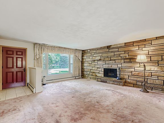 3rd image of 1111 Drake Ave