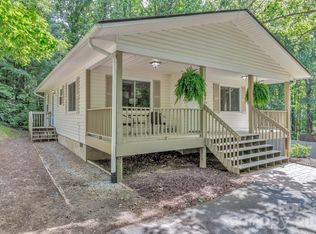 18 McTindal Cir, Asheville, NC 28803