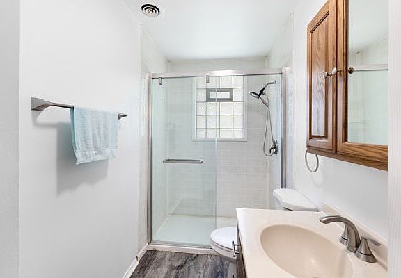 5th image of 2610 Walnut Dr