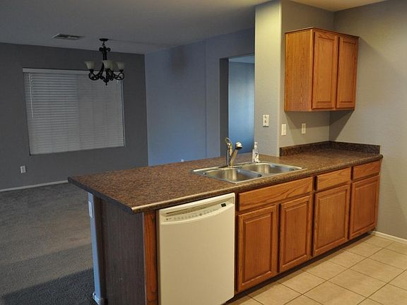 Kitchen / Dining Area