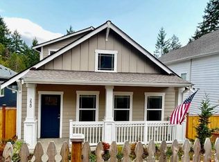 220 E Blackwell St, Allyn, WA 98524