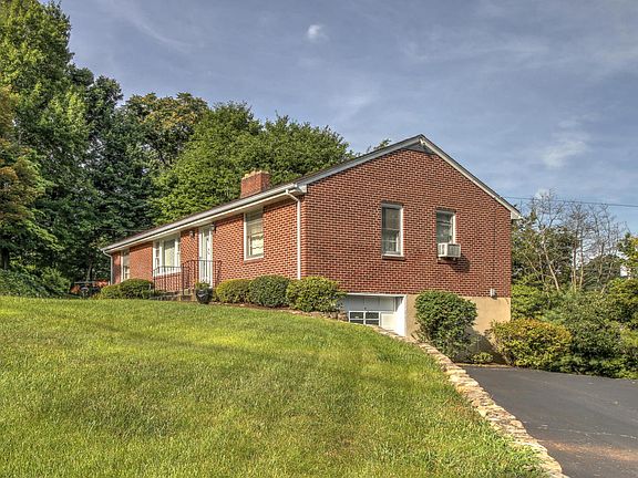 2nd image of 3380 Woodland Dr