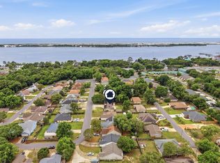 32 Cascabellas St, Mary Esther, FL 32569