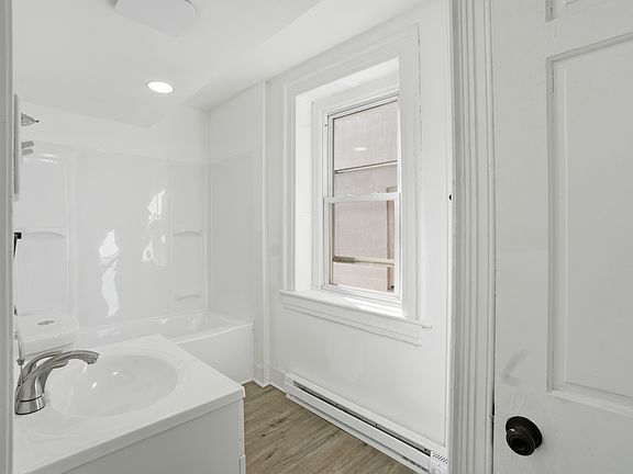 5th image of 157 W Washington St #200