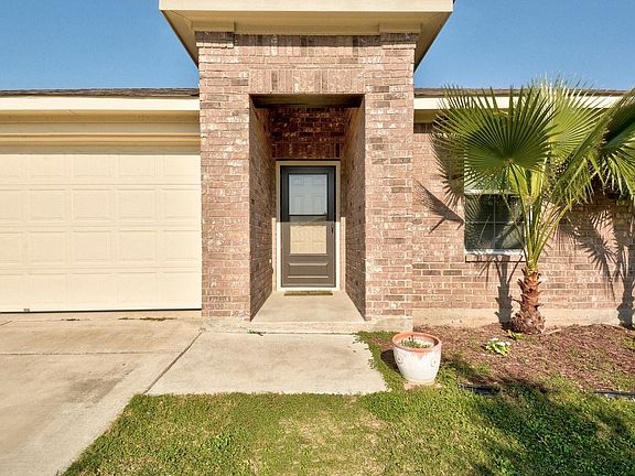 3rd image of 608 Silver Wing Dr