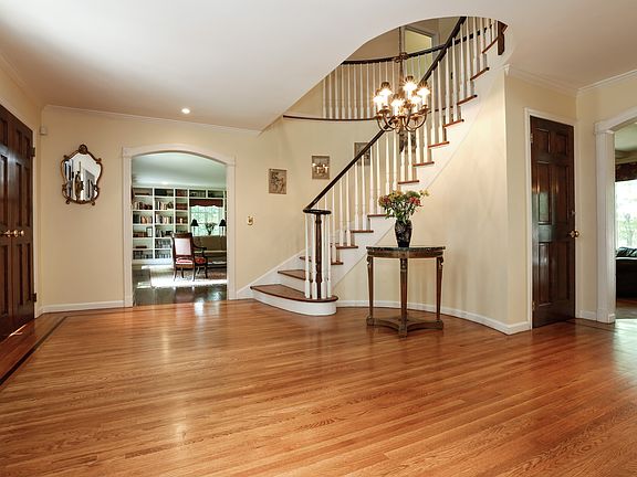 5th image of 18 Helena Dr