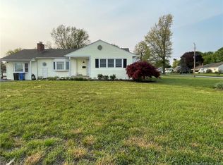 21 Riverside Dr, Clinton, CT 06413