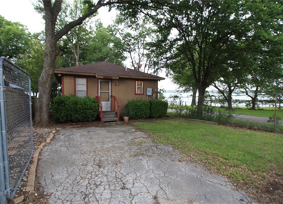 1st image of 1333 E Lake Dr