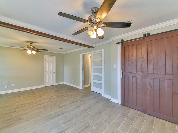 5th image of 1104 N Heron Dr