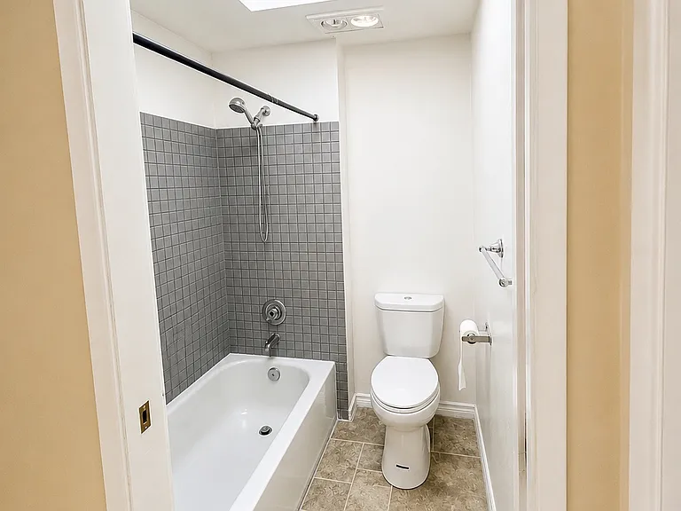 1207 NE 55th St #A — Photo 10