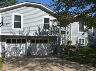1904 S Stagecoach Dr, Olathe, KS 66062