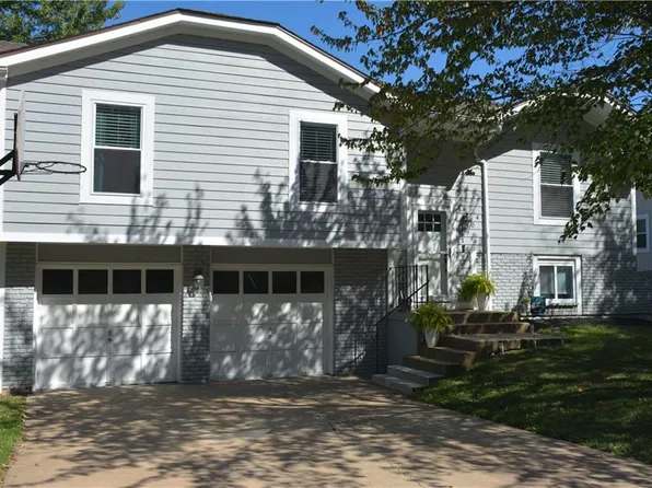 1904 S Stagecoach Dr, Olathe, KS 66062