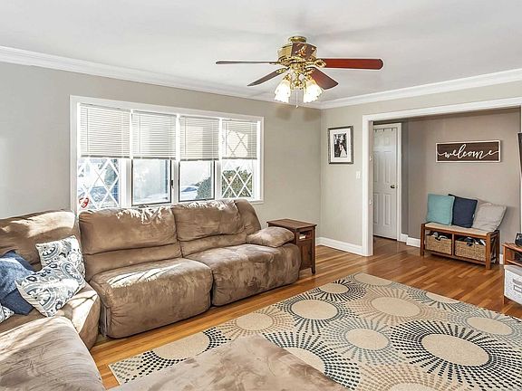 3rd image of 1704 Parkview Ave