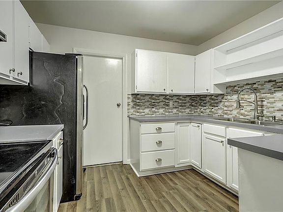 3rd image of 6107 N Euclid Ave