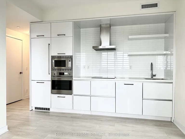 2221 Yonge St #3102 — Photo 12
