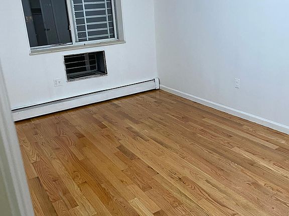 5th image of 10869 53rd Ave APT 4