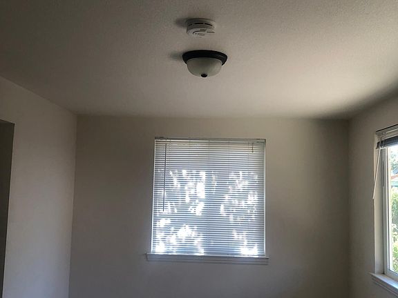 5th image of 1427 N Elm St