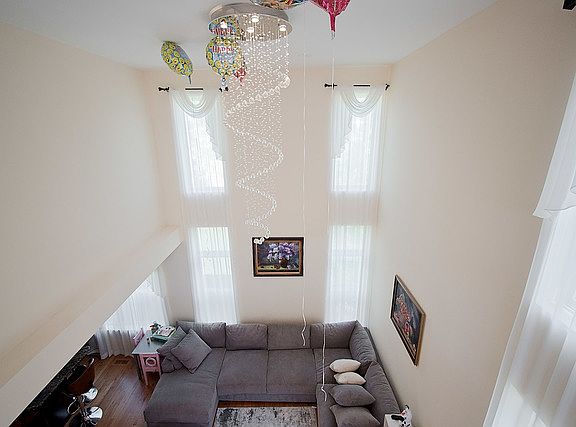 3rd image of 1482 E Baronet Ln
