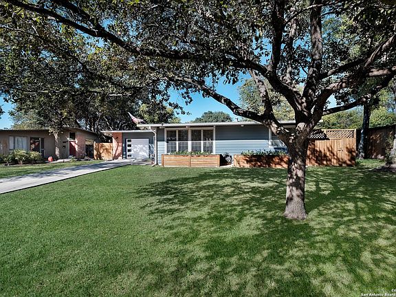 4th image of 611 Brightwood