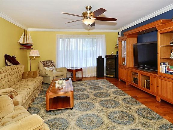 5th image of 608 Portia St