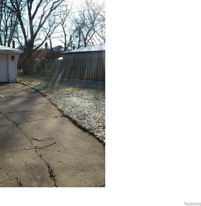2nd image of 9242 Rosemont Ave