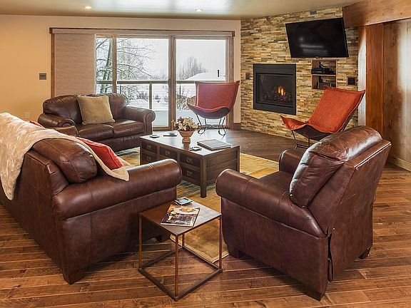 4th image of 2490 Val D Isere Cir