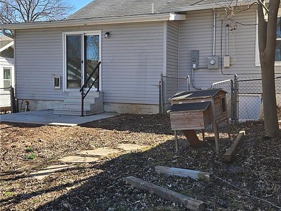 4th image of 1036 Brown Ave