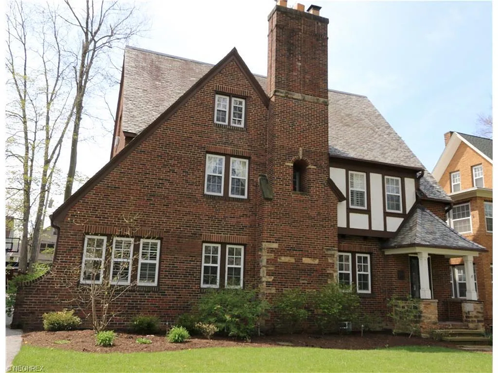 2858 Berkshire Rd photo 1