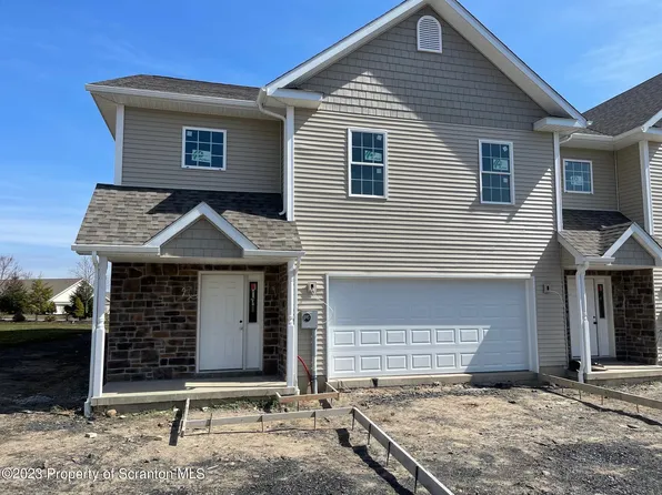 1 Shadow Wood Cir, Archbald, PA 18403