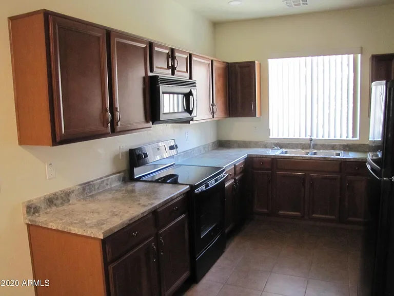 975 W Wendy Way — Photo 4
