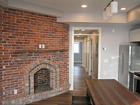 5th image of 1509 E Superior St #401