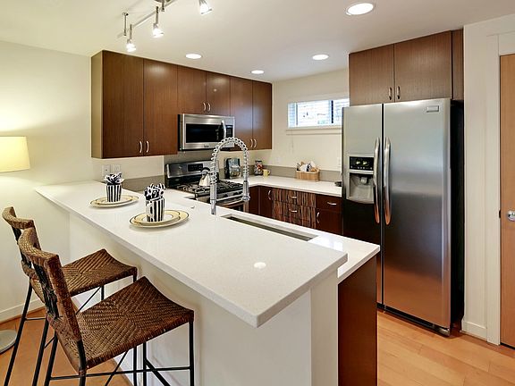 5th image of 1130 NW 56th St #A
