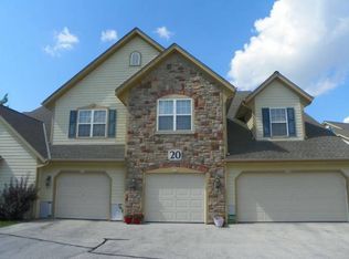 2142 W Vista Bella Dr #101, Oak Creek, WI 53154