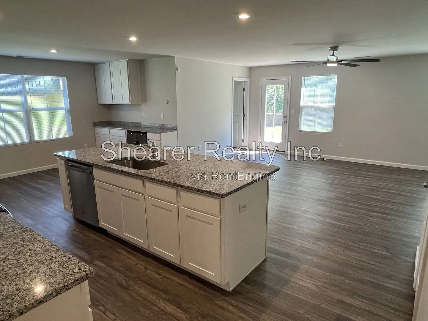 4 bed, 2.5 bath, 2134 sqft, $2,500 — Photo 4