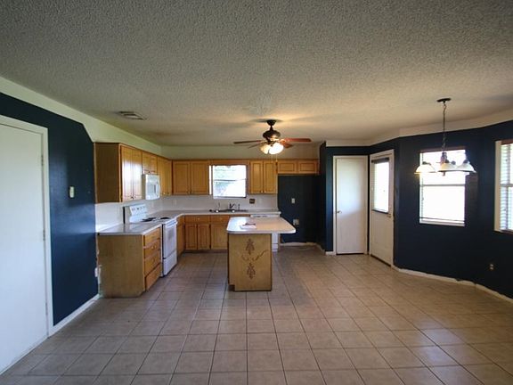 3rd image of 3411 Windfield Dr