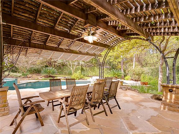 3rd image of 10 Las Brisas Dr