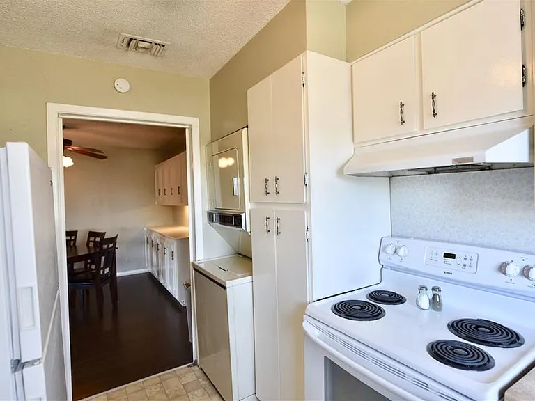 100 Royal Way Dr #4D — Photo 6