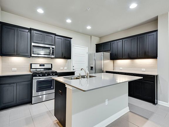 4th image of 13800 Lyndhurst St Unit 274
