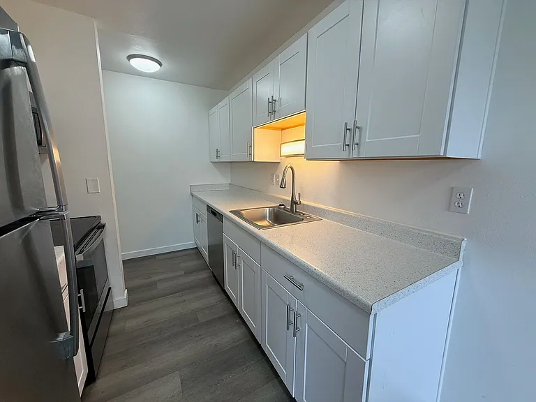 39th Ave Flats — Photo 36