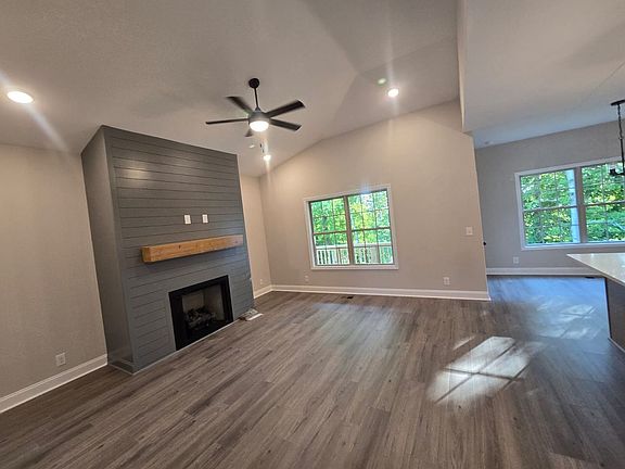 3rd image of 510 N Halifax Ct