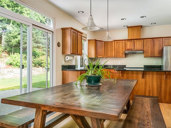 5th image of 863 S Hills Dr