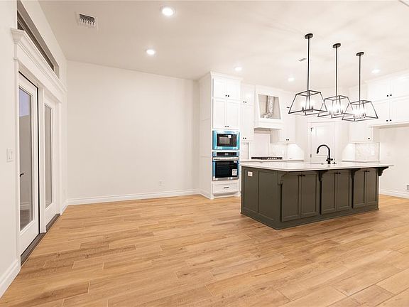 3rd image of 3104 Flycatcher Ln
