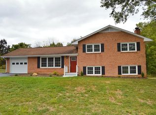 7184 Meadowview Dr, Radford, VA 24141