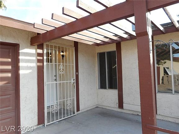3rd image of 642 Betty Ln