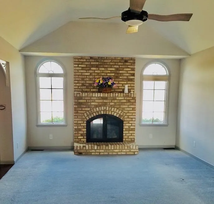 3 bed, 2700 sqft, $1,850 — Photo 2