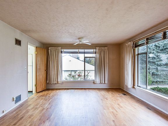 5th image of 1685 NE 5th Ave