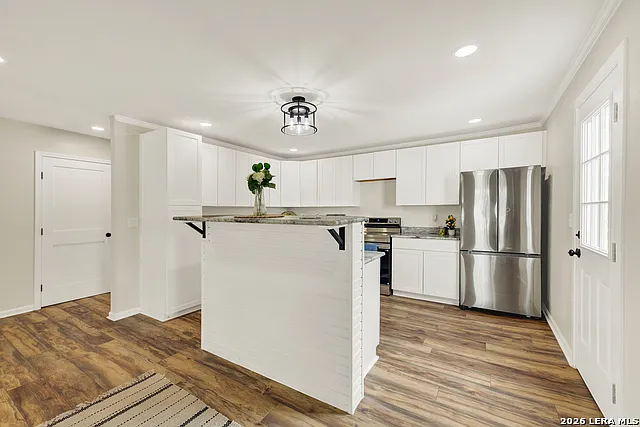 312 N Lavernia — Photo 12