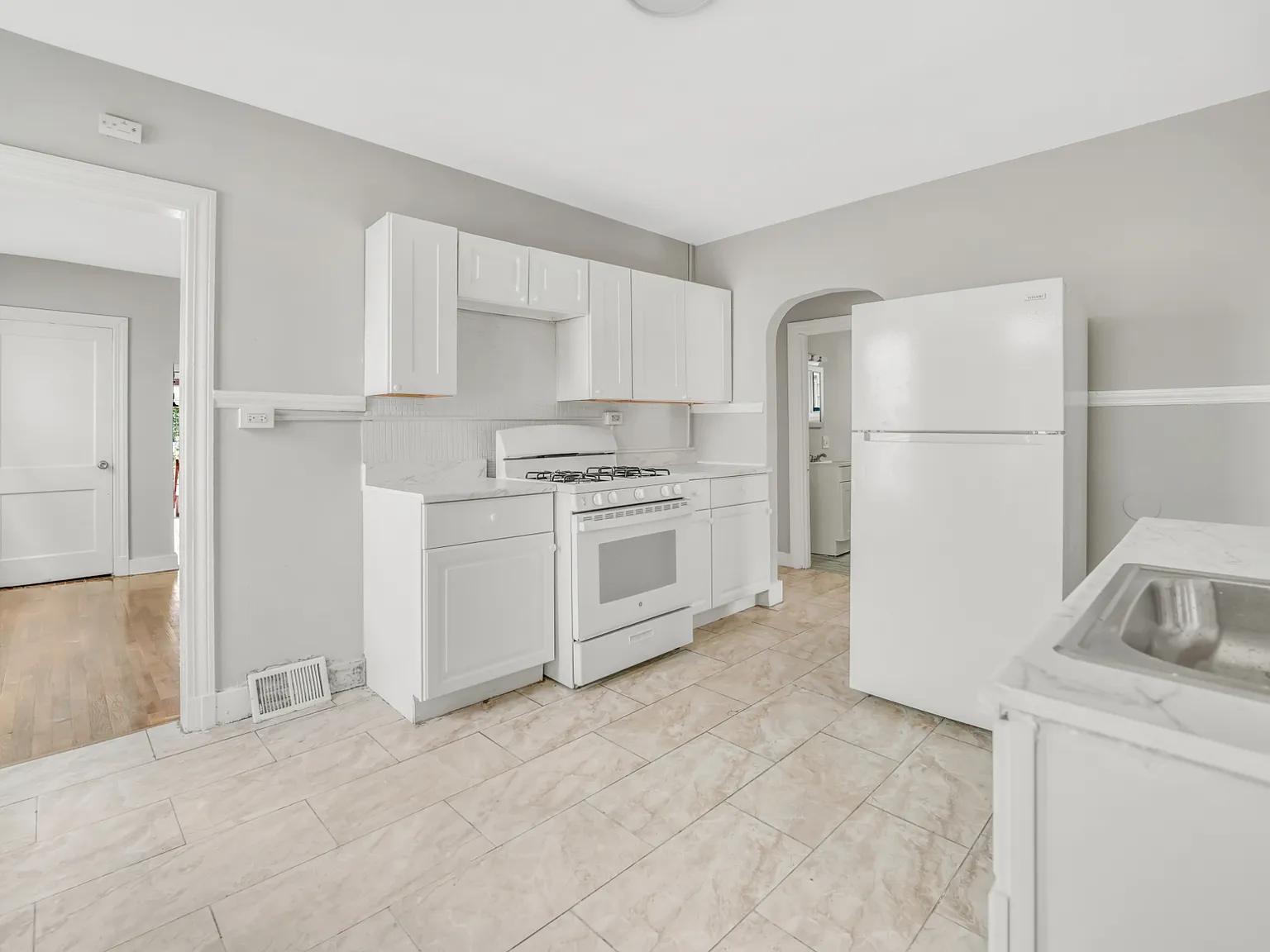 3 bed, 922 sqft, $2,150 — Photo 3